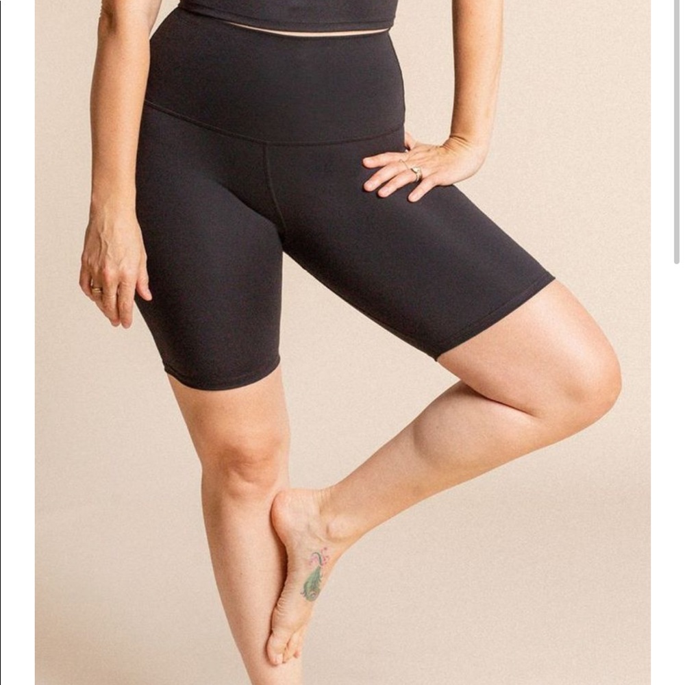 barre3 Biker Shorts NEW